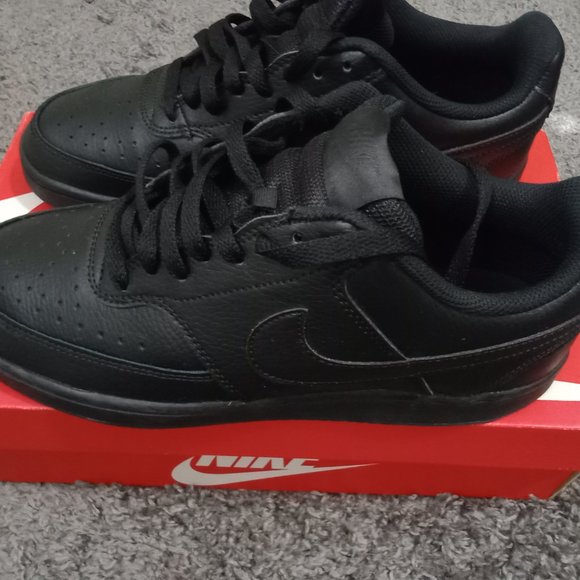 Black Air Force 1  size 8 - Picture 2 of 7